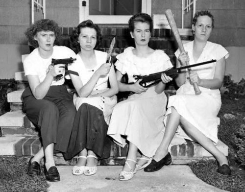 women_with_selfdefense_weapons__70563.1376015297.1280.1280